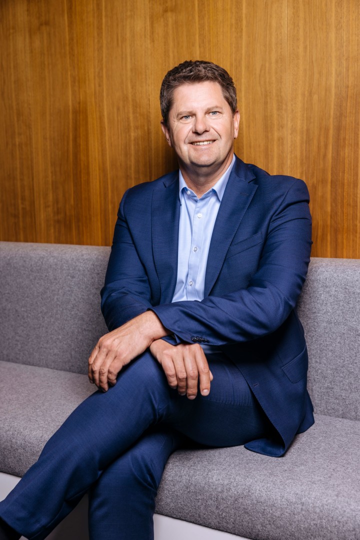 Peter Rüth ist seit dem 1. April 2020 Mitglied der Geschäftsführung der Amprion GmbH. Als Chief Financial Officer (CFO) verantwortet er die Aufgabengebiete Finanzen, Controlling, Beteiligungsmanagement, Rechnungswesen, Steuern, Versicherungen, Regulierungsmanagement und Einkauf.