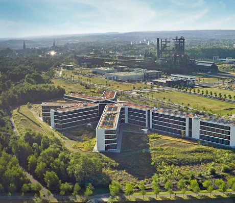 Ein Blick aus der Vogelperspektive auf das Gelände von Phoenix West in Dortmund und die Amprion-'Zentrale