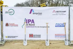 Banner mit Logos und Texten von Unternehmen und Projekten zur Energiewende, darunter 'IPA A-Nord GEMEINSAM für die Energiewende' und 'KLAUS STEWERING Ihr Projekt im Mittelpunkt'