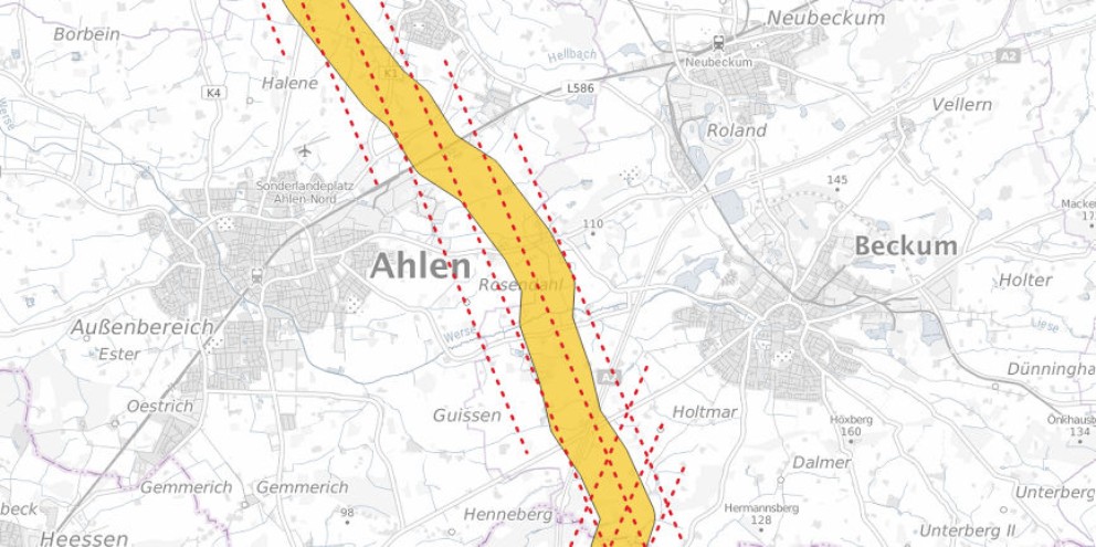 Graue Karte mit farbigen Markierungen für archäologische Befliegung