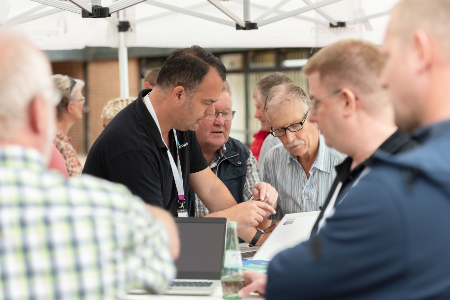 Menschenmenge beim Infstopp in Freren