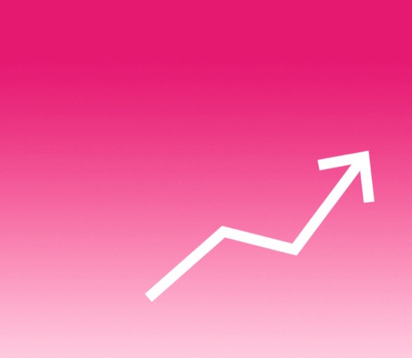 Ein weißer, zackiger Pfeil, der schräg nach oben zeigt, auf einem pinkfarbenen Hintergrund mit Farbverlauf von Dunkel- zu Hellrosa. Das Bild symbolisiert Wachstum, Fortschritt oder eine positive Entwicklung.
