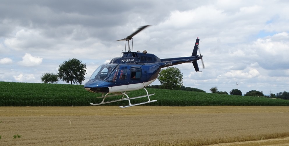 Blau-Weißer Helikopter.
