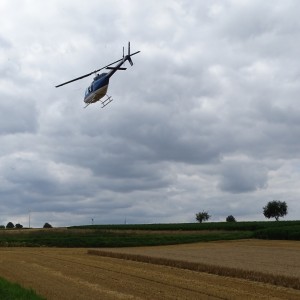 Blau-Weißer Helikopter.