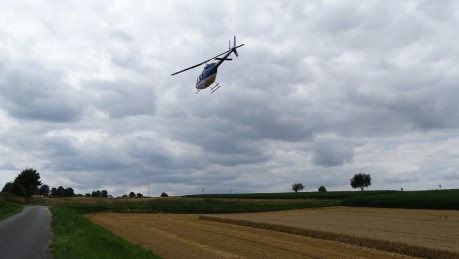 Blau-Weißer Helikopter.