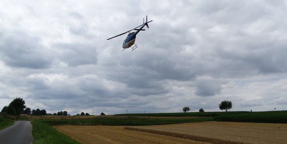 Blau-Weißer Helikopter.