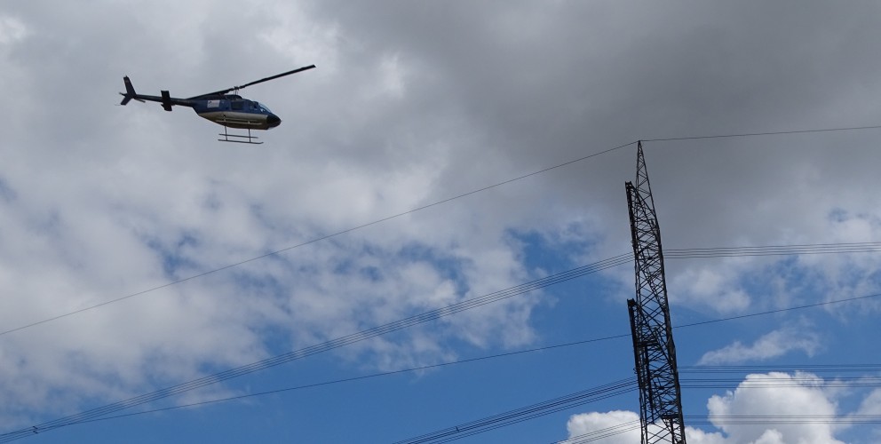 Blau-Weißer Helikopter.