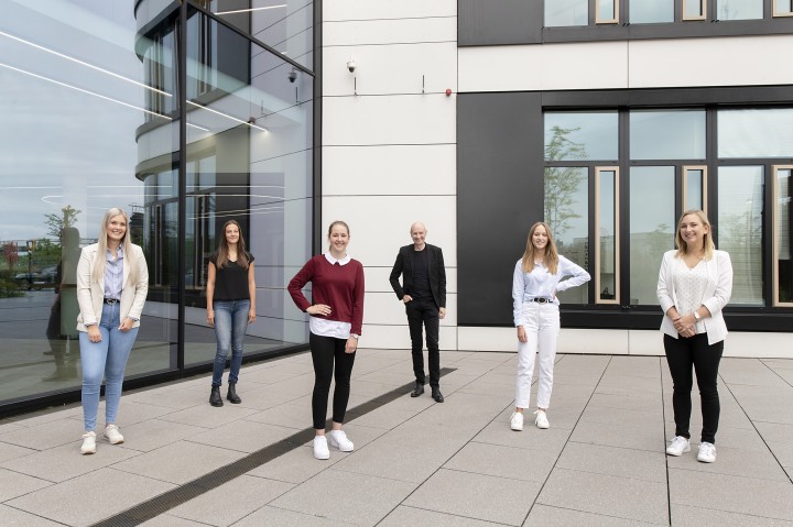 Kim Marie Fleury (von links), Elisa Steiner, Laura Sophie Schönfeldt, Matthias Kulla, Laura Moser und Julia Koenig (Fotonachweis: Amprion)