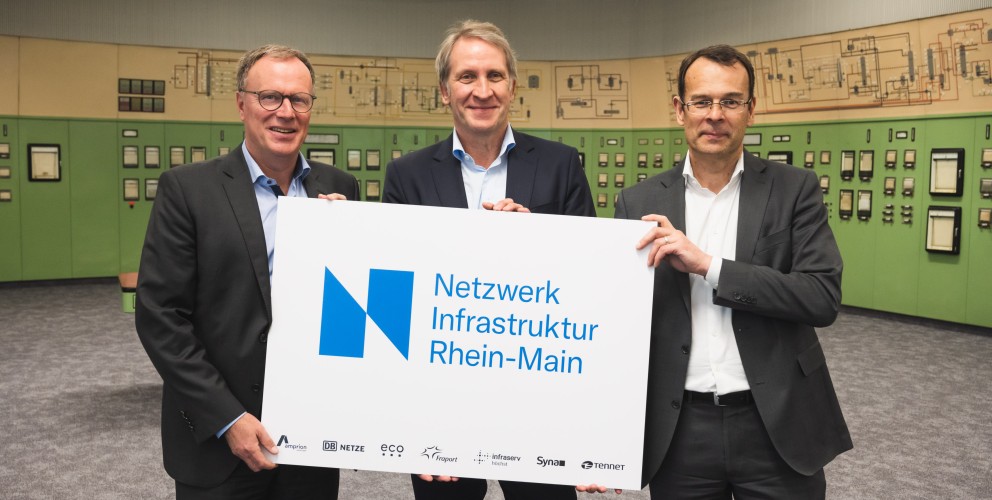 Dr. Markus Coenen, Vorstand der Süwag AG, Dr. Hans-Jürgen Brick, CEO der Amprion GmbH und Dr. Joachim Kreysing, Geschäftsführer Infraserv Höchst (von links) präsentierten gemeinsam das neu gegründete „Netzwerk Infrastruktur Rhein-Main“.