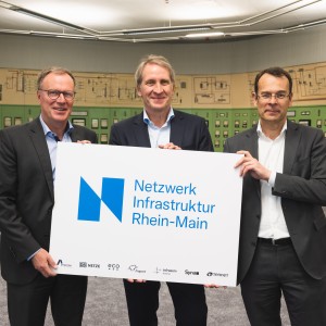 Dr. Markus Coenen, Vorstand der Süwag AG, Dr. Hans-Jürgen Brick, CEO der Amprion GmbH und Dr. Joachim Kreysing, Geschäftsführer Infraserv Höchst (von links) präsentierten gemeinsam das neu gegründete „Netzwerk Infrastruktur Rhein-Main“.