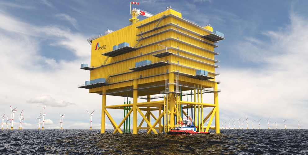 ieses 3D-Rendering zeigt eine Offshore-Konverterplattform von Amprion.
Details:
Die Plattform ist gelb lackiert und trägt das Amprion-Logo.
Sie steht auf einem Gitterfundament über der Wasseroberfläche.
Ein Schlepperboot befindet sich am unteren Rand des Bildes.
Im Hintergrund sind zahlreiche Offshore-Windräder zu sehen.
Eine Windfahne und mehrere Plattformen auf der Anlage deuten auf ihre Nutzung als Energie-Hub hin.