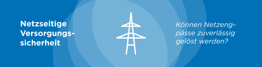 Eine stilisierte Grafik in Blautönen, die ein weißes Icon eines Strommastes zeigt. Links steht der Text 'Netzseitige Versorgungssicherheit' und rechts die Frage 'Können Netzengpässe zuverlässig gelöst werden?'
