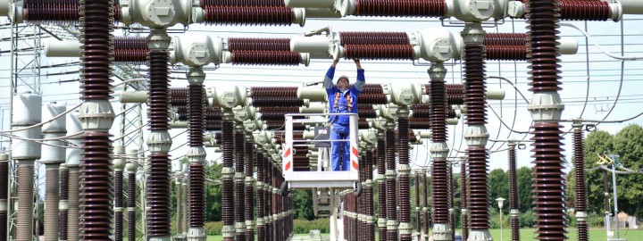 An employee of Amprion GmbH in the transformer station / substation.